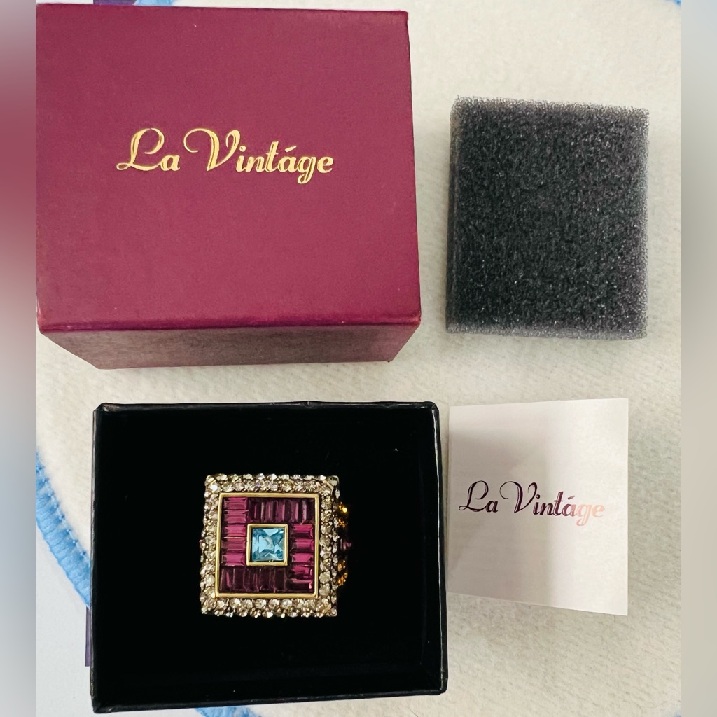 Lavintage Size 8 Huge Vintage Swarovski Crystals Stunning Ring In Original Box